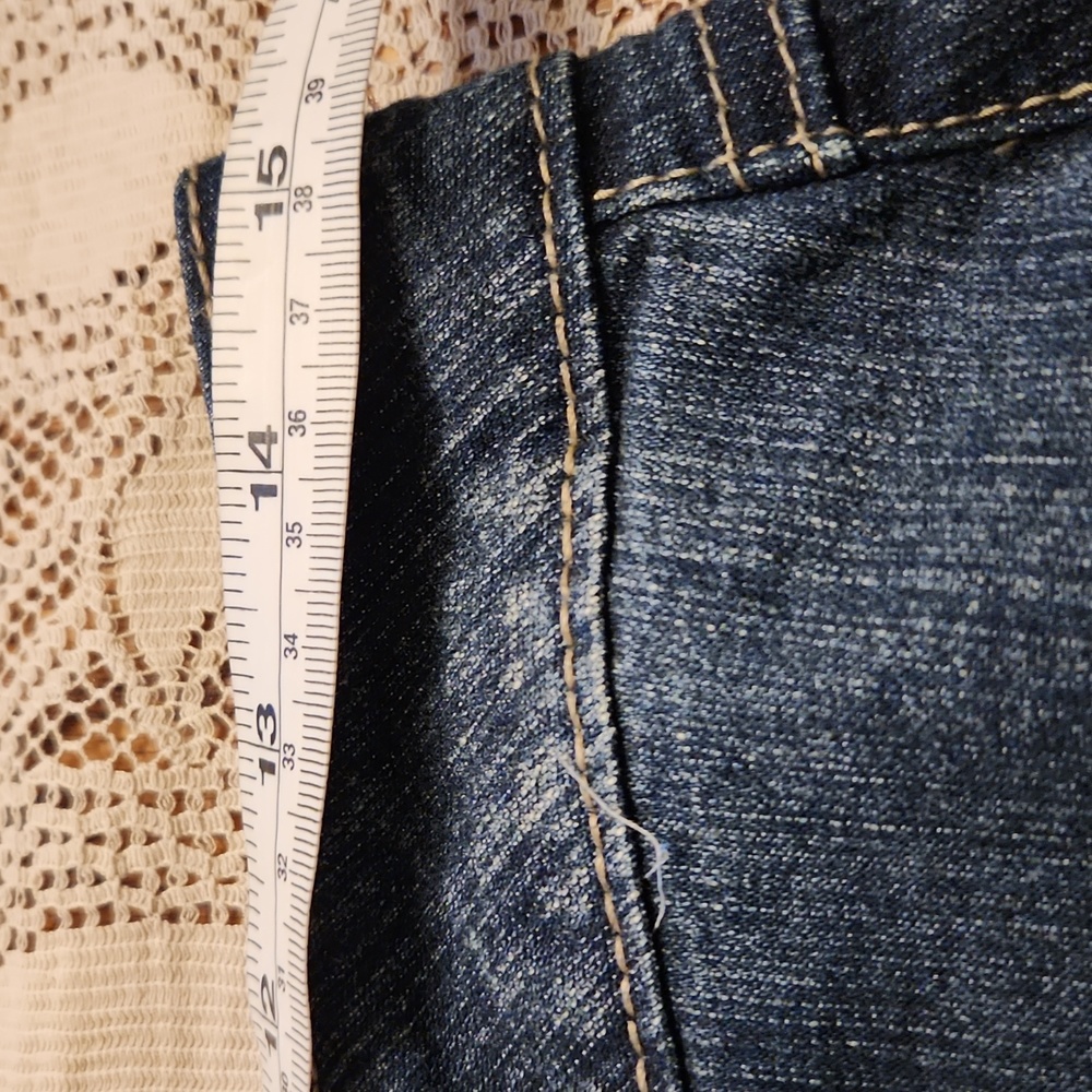 Roz & ALI,  Excellent condition,  Women's Denim skirt, Size 4 - Picture 5 of 7